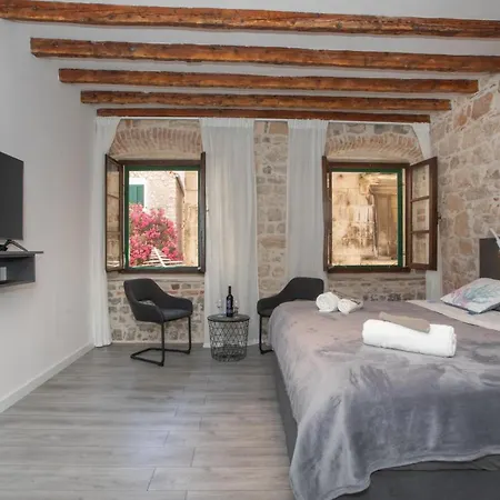 Libra Downtown Apartmán