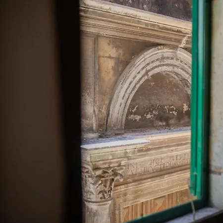 Libra Downtown Apartman