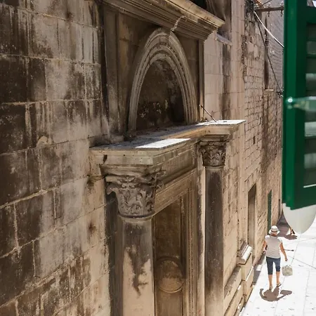 Libra Downtown Apartman *